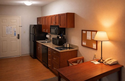 Hot Springs Hotel | 4 Bright, Comfortable Suites Ideal for Family Getaways – Great Location w/Pool