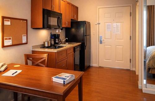 Hot Springs Hotel | 4 Bright, Comfortable Suites Ideal for Family Getaways – Great Location w/Pool