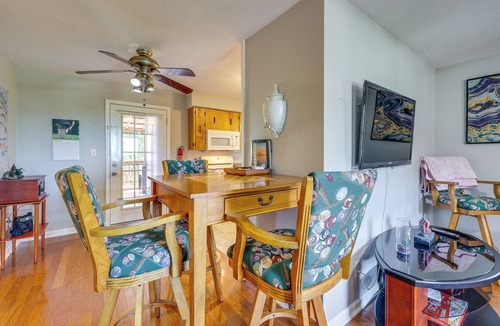 Eureka Springs Apartment | 4 Mi to Dtwn! Ozarks Hideaway w/Furnished Deck