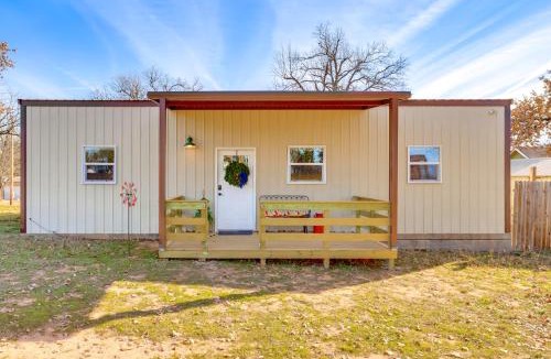 Guthrie House | 4 Mi to Lazy E Arena: Horse Lover's Haven w/Grill