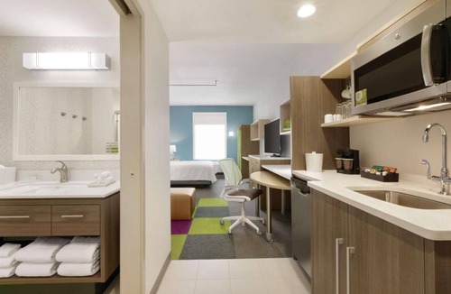 Williamsville Hotel | 4 Pet-friendly Accommodations! Onsite Pool, Kitchen, Free Breakfast, Parking!