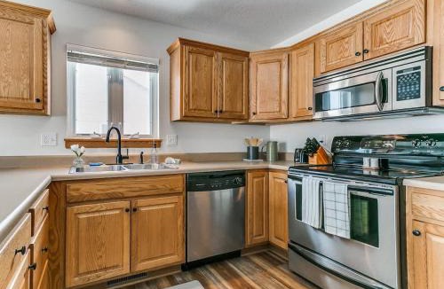 Ames House | 4901 Waller
