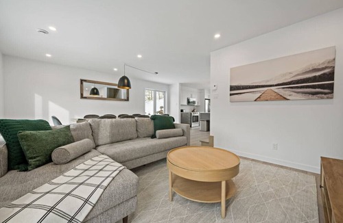 Saint-Faustin-Lac-Carre Villa | 4BDR Townhouse, Ski In/Out - 72 Mont-Blanc