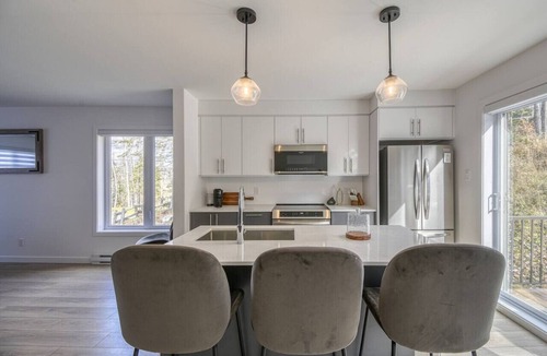 Saint-Faustin-Lac-Carre Villa | 4BDR Townhouse, Ski In/Out - 72 Mont-Blanc