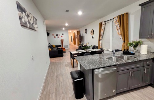 Conroe House | 4bed/2bath Entire Home w/Resort-style amenities in a masterplan community