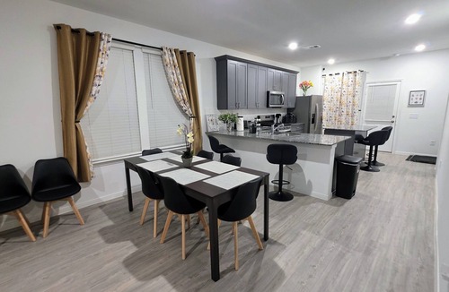 Conroe House | 4bed/2bath Entire Home w/Resort-style amenities in a masterplan community