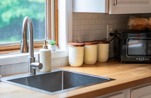 Silver Water Cottage | 4BED + HOTUB - Private Forest Retreat by Lake & Trail