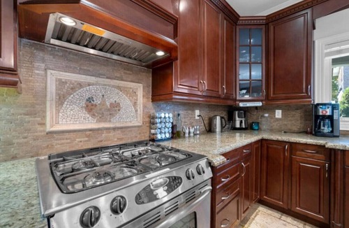 Alderwood Hotel | 4BR - 10 Min to Downtown & Airport - Gym/Pool Table