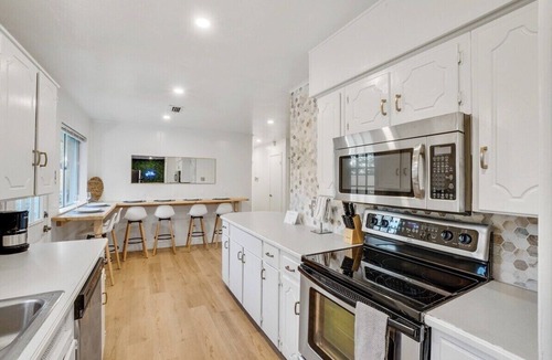Irving Cottage | 4BR 2B Home With Pool, Hot Tub, Fire Pit