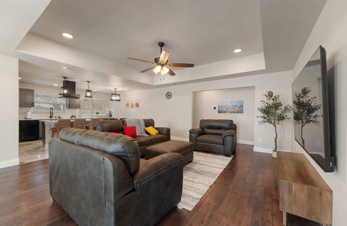 West Arlington House | 4BR Arlington Home, Minutes to AT&T Stadium