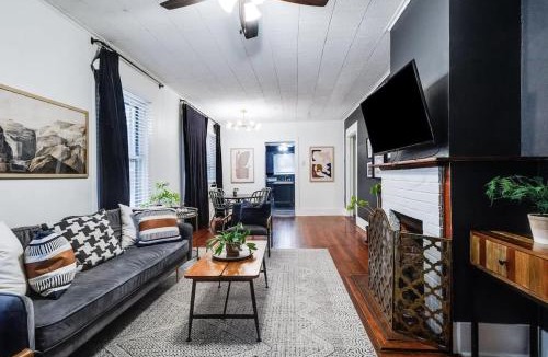 Freetown - Port Rico House | 4BR Downtown Lafayette-Garden Parking Walk to Arts District