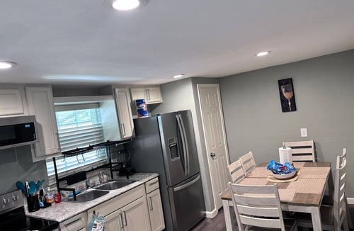 Oak Cliff Ski Chalet | 4BR Home w/ Pool, BBQ & Private Parking Near AT&T