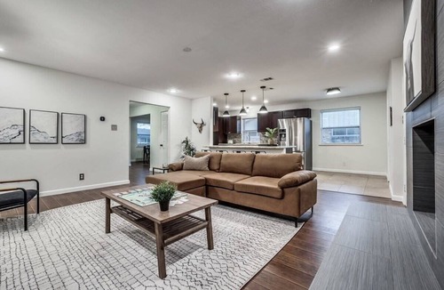 Park Central House | 5-BD,2-BA Spring Valley Park Home w Backyard Fun