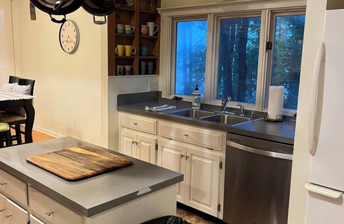 Bullard House | 5 BDR Lakefront Home w/Tree House on Lake Palestine