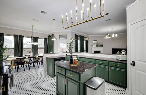 Waxahachie House | 5-Bed/2-Bath Pool & Backyard Retreat
