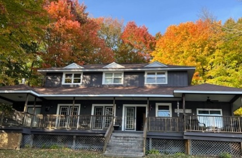 Bala Cottage | 5 bed 3 bath cottage on Moon River