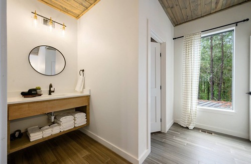 Pickens Cabin | 5 Bedroom Sleeps 24 , Pets OK, Hot Tub, Game Room.
