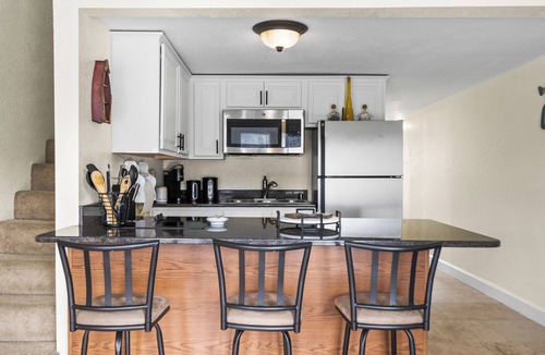 Mid America Condo | 5-Star Lakefront Condo with Loft in Hot Springs, Arkansas!