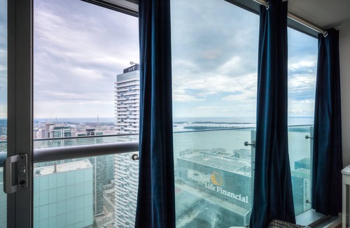 Toronto Entertainment District Condo | 50th+ floor lake view condo beside CN tower