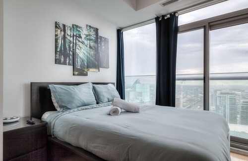 Toronto Entertainment District Condo | 50th+ floor lake view condo beside CN tower