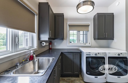Glen Huron House | 5bed 5bath Home including 2 Primary Suites minutes from Blue Mountain Resort!