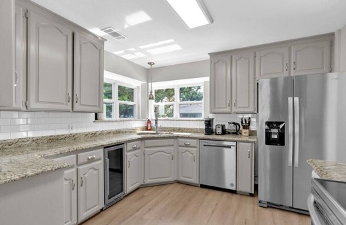 North Arlington House | 5BR | 12 Sleeper | Pool, Game Room, Sun Loungers & BBQ
