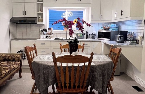 Algoma District House | 5Br/2Bath/kitchen: Boutique EXCLUSAIVE Luxury Collection Entire Home