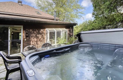 Saint-Faustin-Lac-Carre Condo | 5BR Chalet with Hot Tub & Lake Access