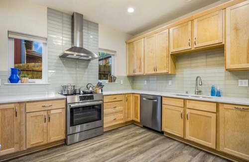 North Star House | 5BR Downtown Lux Bungalow