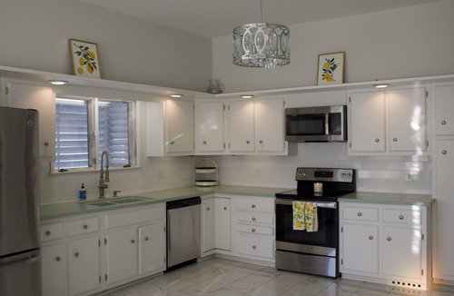 Melrose Park Apartment | 5BR Riverfront-PoolTable-Large Yard in Auburn near Emerson Park