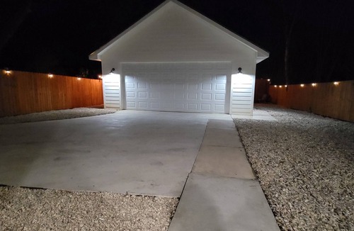 Waco House | 5th St Getaway w Sauna Hot tub Firepit & Game Room