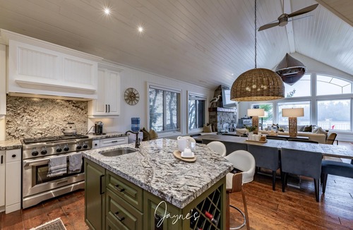 Muskoka Lakes Cottage | 6 bed 4 bath cottage on Lake Joseph