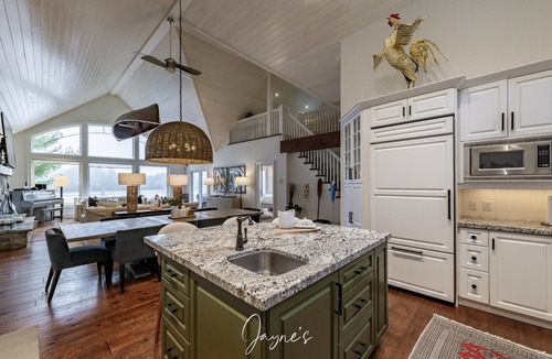 Muskoka Lakes Cottage | 6 bed 4 bath cottage on Lake Joseph