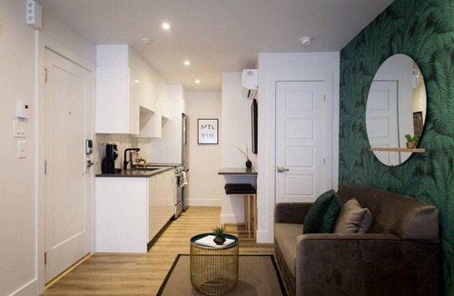 Little Italy Apartment | 6768 - 303 · Studio Palms Steps from Jean Talon Market Full Bath by Den Stays