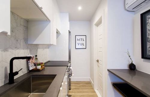 Little Italy Apartment | 6768 - 303 · Studio Palms Steps from Jean Talon Market Full Bath by Den Stays