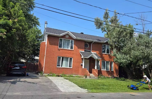 Brossard House | 6BedR with 7 beds Single house 3 private parking