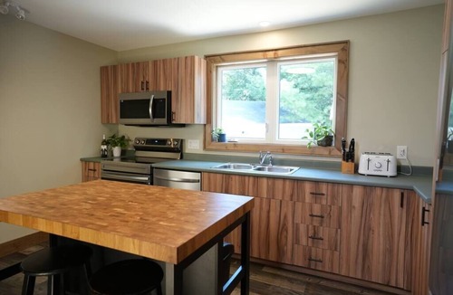 Algonquin Highlands Apartment | #7 Lodge Room (1 King Bed)