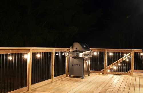 Algonquin Highlands Apartment | #7 Lodge Room (1 King Bed)