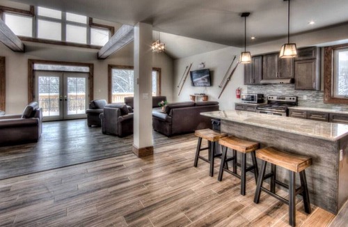 The Blue Mountains Cottage | 8 bdrm newly built LUXURY CHALET at BLUE MOUNTAIN
