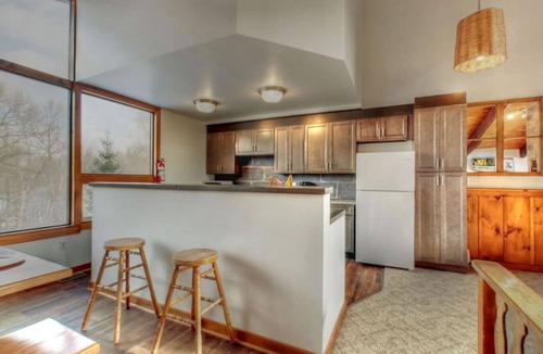 The Blue Mountains Cottage | 8 bdrm@TyroleanVillage/Hot Tub/Sauna/Petfriendly