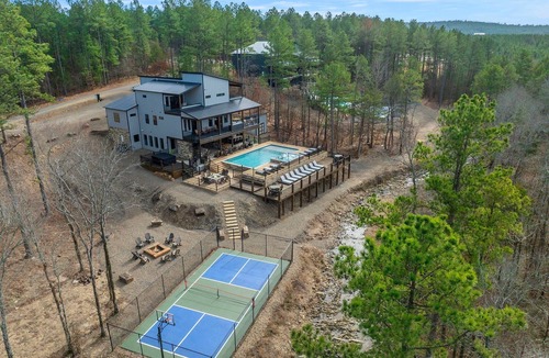 Pickens Cabin | 8 Bedroom, Sleeps 30, ATV access, Pool, Pickleball, Basketball, Creekside