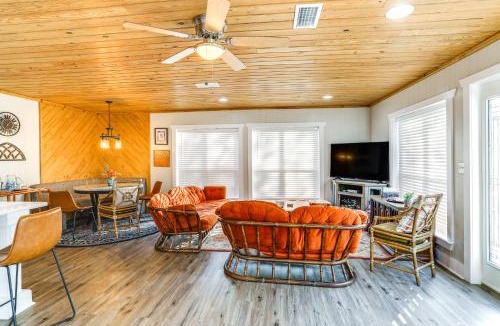 Boswell House | 8 Mi to Ozark Folk Center: Home w/Hot Tub & Deck