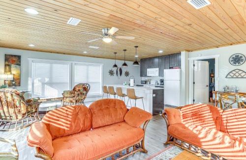Boswell House | 8 Mi to Ozark Folk Center: Home w/Hot Tub & Deck