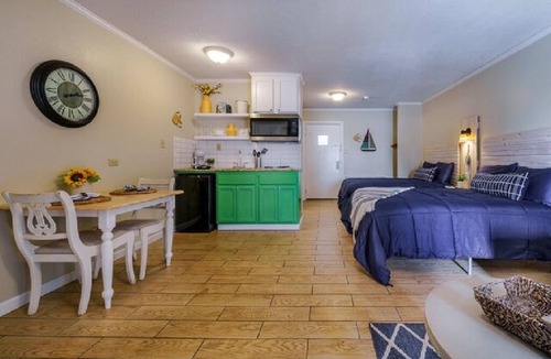Hot Springs Hotel | #9 Main Channel - Double Bed Room