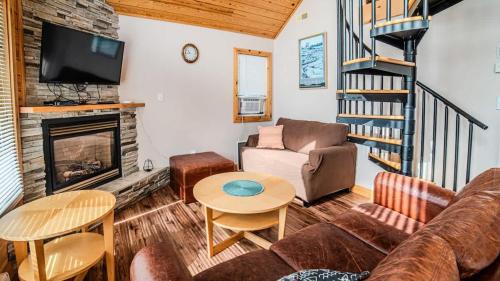 Muskoka Lakes Ski Chalet | #90 Lakefront 3-bdrm Chalet in Muskoka