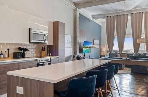 Downtown Dallas Apartment | 9th Floor Downtown High-Rise+Free Parking+Views