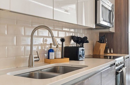 Downtown Dallas Apartment | 9th Floor Downtown High-Rise+Free Parking+Views
