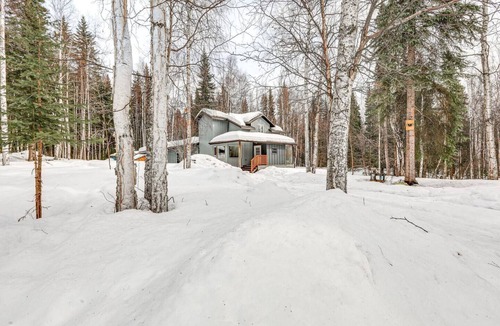 Fairbanks House | A Chena Dream Alaskan Retreat - Northern Lights viewing, Soaking Tub, Game Room