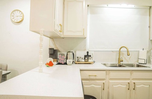 Silvertown House | A cozy bunglow in Naigara Falls!