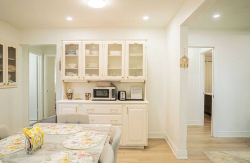 Silvertown House | A cozy bunglow in Naigara Falls!